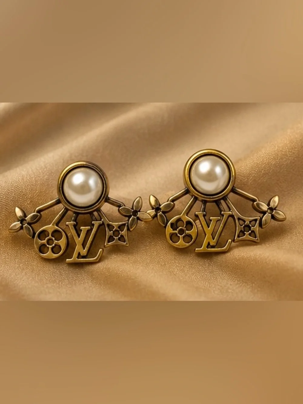 Gold Tone Pearl Floral Charm Statement Stud Earrings Vintage Style